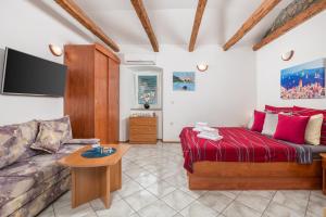 Studio with Terrace and Sea View room in Studio Punat 15451a