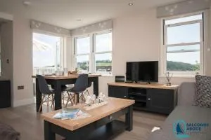 Beach View - Stylish Stay, Estuary Views & Luxury Spa Access - Soar