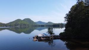 Lakefront Mountain View - Resort Access Loft