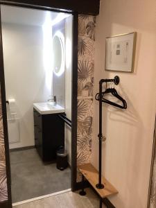 Hotels AUBERGE DE LA VOUTE : photos des chambres