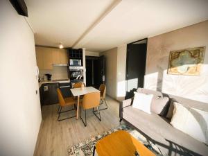 HOM I Moderno y Comodo Depto 2D2B 4PAX en Santiago