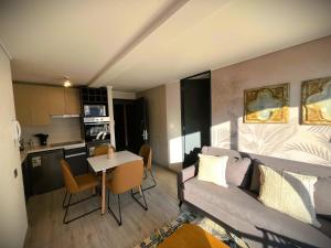 HOM I Moderno y Comodo Depto 2D2B 4PAX en Santiago