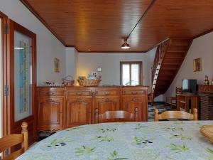 Maisons de vacances Maison spacieuse avec jardin, BBQ, table de ping-pong, proche commerces, pour 9 personnes et bebes - FR-1-581-96 : photos des chambres