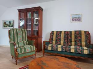 Maisons de vacances Maison spacieuse avec jardin, BBQ, table de ping-pong, proche commerces, pour 9 personnes et bebes - FR-1-581-96 : photos des chambres