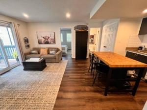 The Perfect Getaway in Renovated Corner Unit