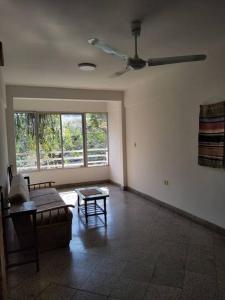 Amplio departamento céntrico