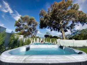 Sandy Delight Inverloch - Wattle Bank