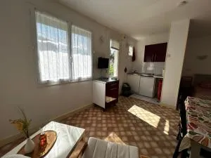 Studio proche centre-ville et Thermes, WIFI, parking - FR-1-541-121 - Chambon