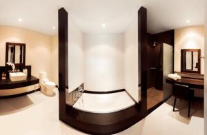 Вилла с бассейном на Най Харн, 3 спальни G7