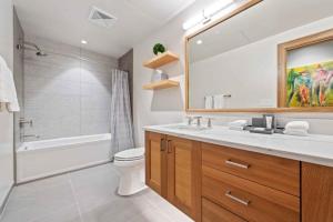 Riverfront Lodge 406 by East West Hospitality