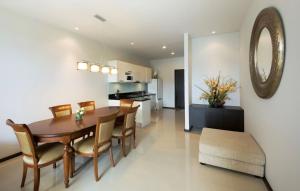 Вилла с бассейном на Най Харн, 3 спальни G7