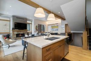 Riverfront Townhome 12 by East West Hospitality