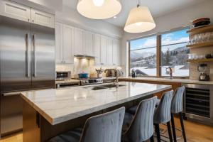 Riverfront Townhome 12 by East West Hospitality