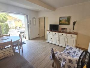 Appartement 2 pièces climatisé avec terrasse et parking, proche centre Sainte-Maxime - FR-1-780-84