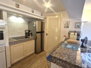 Appartement 2 pièces climatisé avec terrasse et parking, proche centre Sainte-Maxime - FR-1-780-84