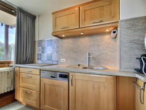 Appartement 2 pièces au pied des pistes, balcon, cuisine équipée - FR-1-455-259