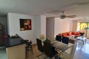 Acogedor Apto familiar con linda vista en Sta Marta ciudad Fam-friendly Home with Views in Santa Marta