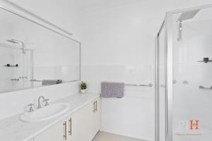Spacious 4-Bd in Cowes sleeps 8