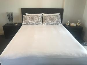 Loft of Accor Stadium - Pool, Sleeps 6, 3 BEDS 2 Baths - No PARTIES