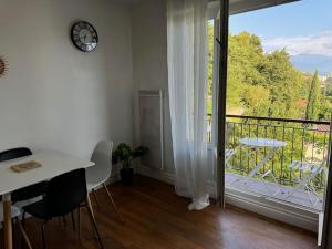 Appartement calme avec vue à 20 minutes de la gare