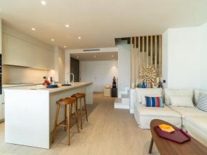 Sunny Villa by Platja Ardiaca