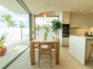 Sunny Villa by Platja Ardiaca