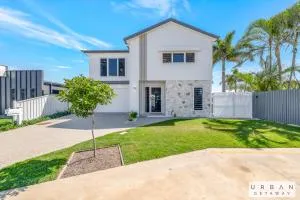 Bargara Coastal Luxe Aircon, Outside Pet, Sleeps 8 - 巴加拉