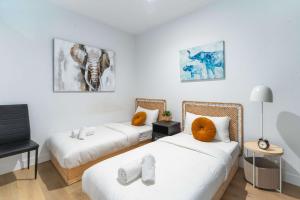 Swanston Central 3B Lv53 CBD Skyline View FreeTram