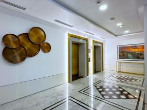 MegaLuxury Flat Resort, Amazing Pool, Burj direct View