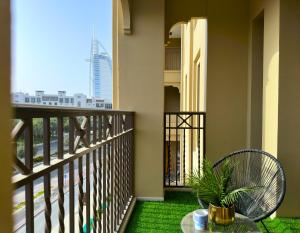 MegaLuxury Flat Resort, Amazing Pool, Burj direct View