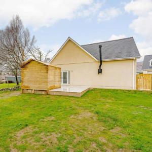 Cysgod Y Dyffryn - Luxury holiday cottage sleeping 8, Hot Tub available