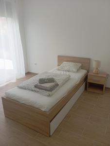 Apartment Vadrózsa, Privatgarten mit Seeblick