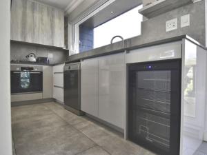 82 Steps to the Beach