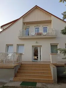 Bor Apartmanház - جينيسدياس