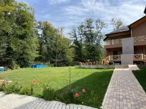 CHALET WOODS GUSAR - Khazar