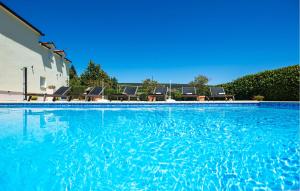 Lovely Home In Donji Prolozac