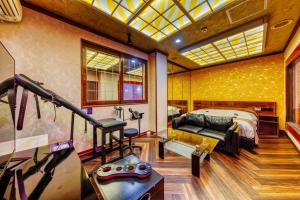 HOTEL ABnormal (Adult Only)