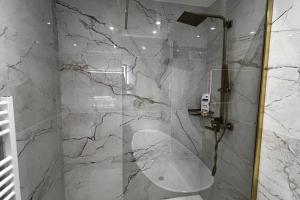 Elegant air-conditioned apartment near the beach