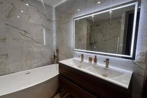 Elegant air-conditioned apartment near the beach