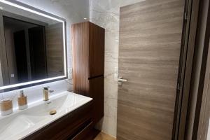 Elegant air-conditioned apartment near the beach