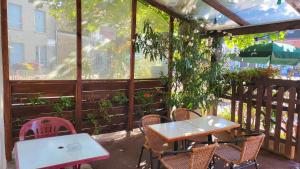 Hotels A La Vielle Halle : photos des chambres