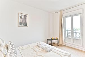 Studio lumineux et moderne à Montreuil - II