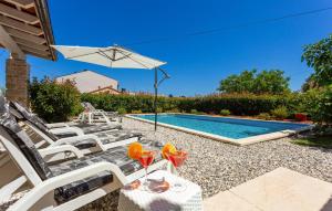 Stunning Home In Liznjan With Kitchen