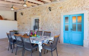 Stunning Home In Liznjan With Kitchen