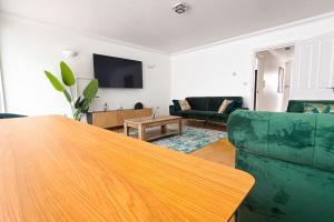 Luxury 4-Bed House in Dagenham, United Kingdom