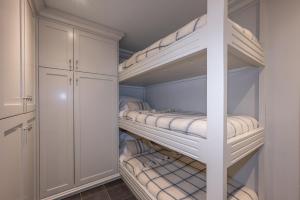 3e verdiep appartement op de zeedijk in hartje Knokke voor max 7 personen