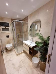 New Cairo Luxurious Apartment with Wide Garden View