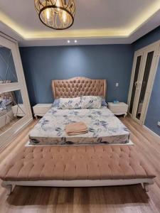 New Cairo Luxurious Apartment with Wide Garden View