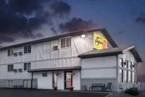 薇诺娜速8酒店 - Osseo