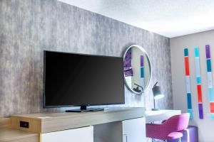King Studio - Non-Smoking room in Hampton Inn East Windsor